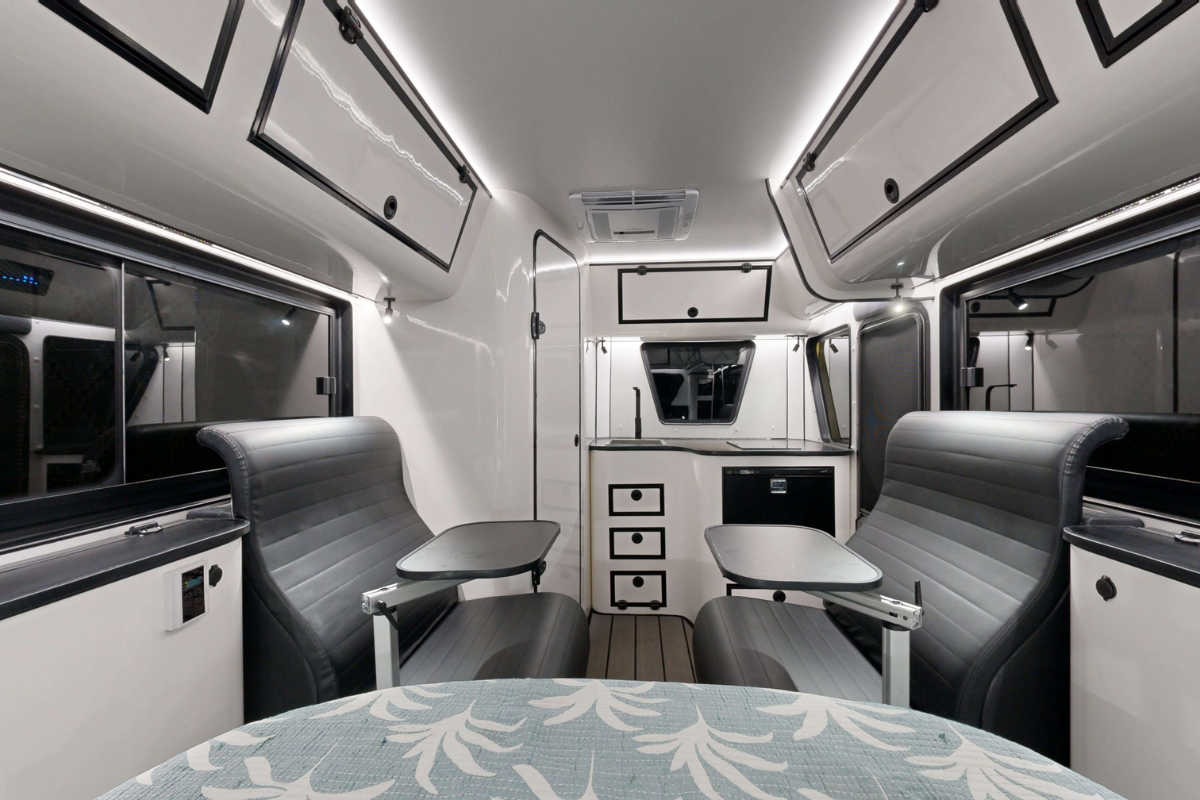 caravane 4×4 Crossfire 4.7 intérieur
